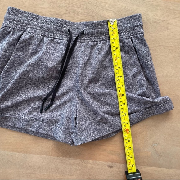 Women’s Lululemon Spring Break Away Short Heather Lux Multi Black - Picture 10 of 11